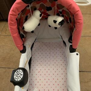 Baby girl travel bassinet